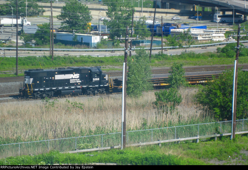 NS 5288 switches cars on the Garden State Secondary